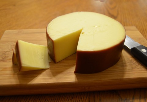 内臓脂肪を減らすならチーズを食べるのが効果的