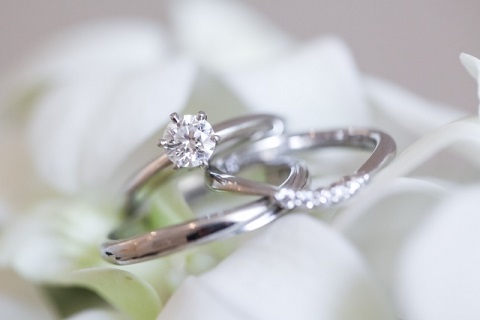 婚約指輪のダイヤモンドは「ソリテール」が定番