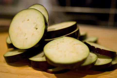 抗酸化作用は色の濃い野菜を皮ごと生で食べる