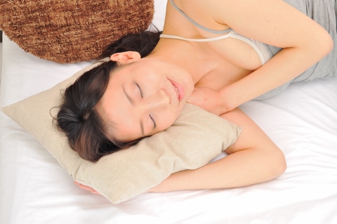 質の良い睡眠のための正しい寝姿勢を保つ寝具