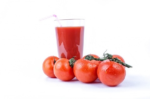 血糖値を下げる食べ物は市販のトマトジュース