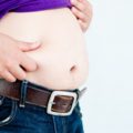内臓脂肪のつきすぎが全身に悪影響を与える理由